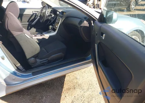 2010 Hyundai Genesis 2.0T z USA, uszkodzony, nr VIN KMHHT6KD5AU031571